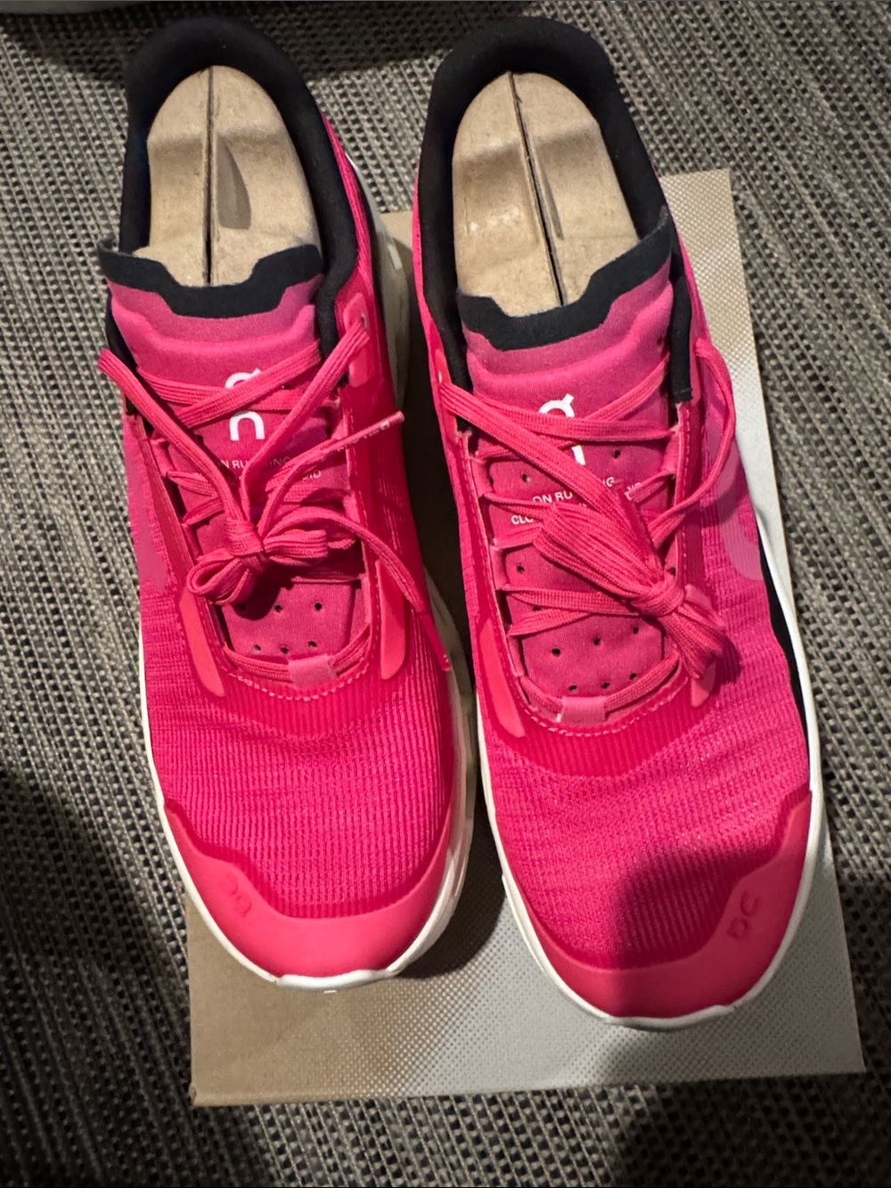On Cloud-monster Void NWT Pink | Ivory limited edition cushioned iconic sneaker - Picture 10 of 13